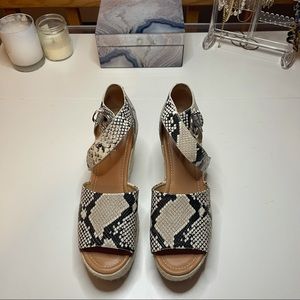 Wedge sandals snake print size9.5